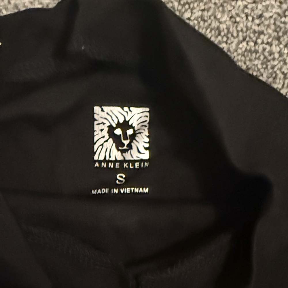 Anne Klein Black Top - Picture 2 of 4